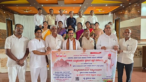 ಧಾರವಾಡದಲ್ಲಿ ಬುಧವಾರ ಪತಂಜಲಿ ಯೋಗ ಪೀಠ ಕರ್ನಾಟಕದ ರಾಜ್ಯ ಪ್ರಭಾರಿ ಹಾಗೂ ಆಯೋಜನಾ ಸಮಿತಿ ಮಾರ್ಗದರ್ಶಕ ಭವರಲಾಲ ಆರ್ಯ ಅಧ್ಯಕ್ಷತೆಯಲ್ಲಿ ಸ್ವರ ವೇದ ಸಂದೇಶ ಯಾತ್ರೆಯ ಪೂರ್ವಸಿದ್ಧತಾ ಸಭೆ ಜರುಗಿತು.