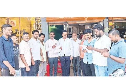 ಹನುಮಸಾಗರಲ್ಲಿ ಭಾರತ್ ಜೋಡೋ ನೋಂದಣಿ ಅಭಿಯಾನ ನಡೆಯಿತು. ಬ್ಲಾಕ್ ಯುವ ಕಾಂಗ್ರೆಸ್ ಅಧ್ಯಕ್ಷ ಕರಿಸಿದ್ದಪ್ಪ ಪಟ್ಟಣಶೆಟ್ಟಿ, ಗ್ಯಾರಂಟಿ ಯೋಜನೆಗಳ ಅನುಷ್ಠಾನ ಸಮಿತಿ ತಾಲೂಕು ಅಧ್ಯಕ್ಷ ಫಾರೂಕ್ ಡಾಲಾಯತ್, ಗ್ರಾಪಂ ಮಾಜಿ ಉಪಾಧ್ಯಕ್ಷ ಮಂಜುನಾಥ ಹುಲ್ಲೂರ, ಪ್ರಮುಖರಾದ ಸೋಮಣ್ಣ ಹೊಸಮನಿ, ಕಳಕಪ್ಪ ನಿರ್ವಾಣಿ, ಪವನ ಸಿಂಹಾಸನ, ಮುರ್ತುಜಾ ತಹಸೀಲ್ದಾರ್, ನಬಿಸಾಬ ಕಟಗಿ, ವಿನಾಯಕ, ಯಮನೂರ ವಾಲ್ಮೀಕಿ ಇತರರಿದ್ದರು.