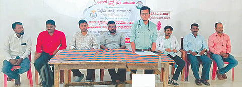 ಜಗಳೂರು ಪಟ್ಟಣದ ಬಯಲು ರಂಗಮಂದಿರದಲ್ಲಿ ಶನಿವಾರ  ಜೈ ಭಾರತ್ ಟ್ರಸ್ಟ್ ಹಾಗೂ ಬೆಂಗಳೂರು ಸಪ್ತಗಿರಿ ಆಸ್ವತ್ರೆಯ ಸಹಯೋಗದಲ್ಲಿ   ಉಚಿತ ಆರೋಗ್ಯ ತಪಾಸಣೆ ಶಿಬಿರ  ನಡೆಸಲಾಯಿತು. ಡಾ. ನಂದಕುಮಾರ್,ಡಾ.ನವೀನ್ ಸೂರಜ್ , ಡಾ. ಭಗತ್ ಸಿಂಗ್, ಡಾ. ವಿಕಾಸ್ , ರಂಗಸ್ವಾಮಿ ಇತರರಿದ್ದರು. camp