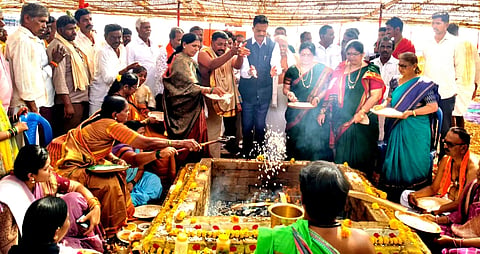 ದೇವಸಮುದ್ರ ಕ್ರಾಸ್‌ನಲ್ಲಿರುವ ಗೋ ಶಾಲೆ ಉದ್ಘಾಟನೆ ಇಷ್ಟಾರ್ಥಸಿದ್ಧಿ ಯಾಗದಲ್ಲಿ ಸಂಸದ ಈ.ತುಕರಾಮ್ ಪಾಲ್ಗೊಂಡಿದ್ದರು. 