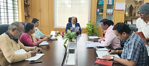 ಚಿತ್ರ ೨೨ ಕೆ.ಎಲ್.ಆರ್. ೦೩ : ಜಿಲ್ಲಾಧಿಕಾರಿ ಎಂ.ಆರ್.ರವಿ ರವರ ಅಧ್ಯಕ್ಷತೆಯಲ್ಲಿ ರಸ್ತೆ ಸುರಕ್ಷತಾ ಸಮಿತಿಯ ಸಭೆ. ಕೆ.ಜಿ.ಎಫ್. ಎಸ್.ಪಿ. ರಜಪೂತ್, ಕೋಲಾರ ಅಪರ ಪೋಲಿಸ್ ವರಿಷ್ಠಾಧಿಕಾರಿ ಜಗದೀಶ್ ಮುಂತಾದವರು ಇದ್ದರು. 
