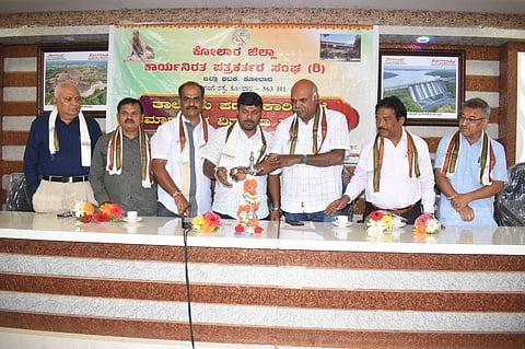 ೫ ಎಕೆರೆಯಲ್ಲಿ ನಿವೇಶನಗಳು
