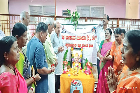 ಗೌರಾಪುರದ ಶ್ರೀ ಚೆನ್ನಬಸವೇಶ್ವರ ಸಮುದಾಯ ಭವನದಲ್ಲಿ ಏರ್ಪಡಿಸಿದ್ದ ಮನ-ಮನೆಗಳಿಗೆ ಬಸವಜ್ಯೋತಿ ಕಾರ್ಯಕ್ರಮವನ್ನು ಶಿಕ್ಷಕಿ ಪಿ.ಶಾರದಮ್ಮ ಉದ್ಘಾಟಿಸಿದರು.