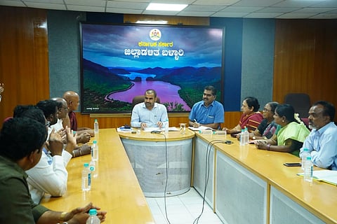 ಬಳ್ಳಾರಿಯ ಡಿಸಿ ಕಚೇರಿ ಸಭಾಂಗಣದಲ್ಲಿ ಆಯೋಜಿಸಿದ್ದ ಜಯಂತಿ ಪೂರ್ವಭಾವಿ ಸಭೆಯಲ್ಲಿ ಎಸಿ ರಾಜೇಶ್ ಎಚ್.ಡಿ. ಮಾತನಾಡಿದರು. ಕನ್ನಡ ಮತ್ತು ಸಂಸ್ಕೃತಿ ಇಲಾಖೆಯ ಸಹಾಯಕ ನಿರ್ದೇಶಕ ಬಿ.ನಾಗರಾಜ, ಸಮಾಜದ ಮುಖಂಡರಾದ ಉಮೇಶ್, ವೀರೇಶ್, ಹನುಮಂತು ಇತರರಿದ್ದರು.