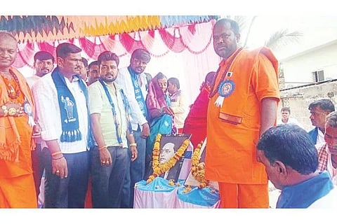 ಸಂಕನೂರು ಗ್ರಾಮದಲ್ಲಿ ಡಾ.ಬಿ.ಆರ್ ಅಂಬೇಡ್ಕರ್ ಹಾಗೂ ಬಾಬು ಜಗಜೀವನ ರಾಮ್ ಜಯಂತಿ ಆಚರಿಸಲಾಯಿತು. ಕಾಂಗ್ರೆಸ್ ಎಸ್ಸಿ ಘಟಕದ ತಾಲೂಕು ಅಧ್ಯಕ್ಷ ಶಿವಾನಂದ ಬಣಕಾರ , ಪ್ರಮುಖರಾದ ಶರಣಪ್ಪ ಕಟ್ಟಿಮನಿ, ಮೂಕಪ್ಪ ಕಟ್ಟಿಮನಿ, ಹನುಮಂತ ಕಟ್ಟಿಮನಿ, ಸುರೇಶ ಕಟ್ಟಿಮನಿ, ನಾಗರಾಜ ತಲ್ಲೂರು, ದುರಗಪ್ಪ ಕಟ್ಟಿಮನಿ, ಮಾಂತೇಶ ಬೂದಗುಂಪಿ, ನಾಗರಾಜ ಸನ್ನಾಳ, ಯಮನಪ್ಪ ಬಣಕಾರ, ಮಲ್ಲಪ್ಪ ಅಣಿಗಿ ಇತರರಿದ್ದರು.