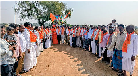 ಅಳವಂಡಿಯಲ್ಲಿ ಅಂಬಿಗರ ಚೌಡಯ್ಯ ಜಯಂತಿ ನಿಮಿತ್ತ ಭಾವಚಿತ್ರ ಮೆರವಣಿಗೆ ಮಾಡಲಾಯಿತು. ಶ್ರೀ ಮರುಳಾಧ್ಯ ಶಿವಾಚಾರ್ಯರು, ನಗರಾಭಿವೃದ್ಧಿ ಪ್ರಾಧಿಕಾರದ ಮಾಜಿ ಅಧ್ಯಕ್ಷ ಮಹಾಂತೇಶ ಗೌಡ ಪಾಟೀಲ್, ಪ್ರಮುಖರಾದ ಶ್ರೀನಿವಾಸ ಕಲಾದಗಿ, ಬಸವರೆಡ್ಡಿ ರಡ್ಡೆರ, ನಝರುದ್ದಿನ, ಇಸ್ಮಾಯಿಲ್, ಹನುಮಂತ ಮೂಲಿಮನಿ, ತೋಟಯ್ಯ, ಪ್ರಕಾಶ, ಮಲ್ಲಪ್ಪ, ಸತೀಶ ಜಾಣಗಾರ, ಶಿವಪ್ಪ ಬಳಿಗಾರ, ಗೋವಿಂದಪ್ಪ ಸುಣಗಾರ, ರಮೇಶ ಸುಣಗಾರ, ಸಿದ್ಲಿಂಗಪ್ಪ ಬಾರಕೆರ, ಪ್ರಶಾಂತ ಸುಣಗಾರ ಇತರರಿದ್ದರು.