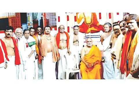 ಗಂಗಾವತಿ ಶ್ರೀಯೋಗೀಶ್ವರ ಯಾಜ್ಞವಲ್ಕ ದೇವಾಲಯದಲ್ಲಿ ಅಧಿಕ ಮಾಸದ ನಿಮಿತ್ತ ದೇವಾಲಯ ಸಮಿತಿಯಿಂದ ಹಮ್ಮಿಕೊಂಡ ಜ್ಞಾನ ಸತ್ರ ಕಾರ್ಯಕ್ರಮ ನಡೆಯಿತು. ಹುಣಸಿಹೊಳೆ ಕಣ್ವಮಠದ ಶ್ರೀ ವಿದ್ಯಾ ಕಣ್ವ ವಿರಾಜತೀರ್ಥರು, ದೇವಾಲಯ ಸಮಿತಿ ಅಧ್ಯಕ್ಷ ಮುರಳೀಧರ ಗಂಗನಾಳ, ವಿಪ್ರ ಸಮಾಜದ ಪ್ರಮುಖರಾದ ರಾಘವೇಂದ್ರ ಮೇಗೂರು, ಗೋಪಿನಾಥ ದಿನ್ನಿ ಇತರರಿದ್ದರು.