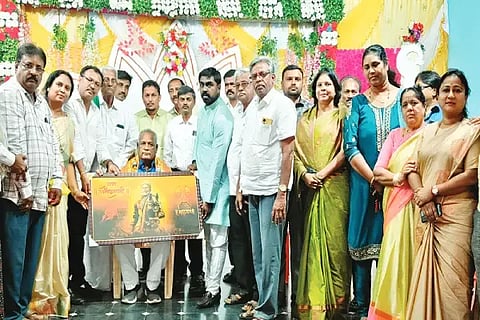 ಮಾರಶೆಟ್ಟಿಹಳ್ಳಿಯಲ್ಲಿ ಆಯೋಜಿಸಿದ್ದ ಮರಾಠ ಸಮಾಜದ ಕಾರ್ಯಕ್ರಮದಲ್ಲಿ ನಿಗಮದ ಅಧ್ಯಕ್ಷ ಮರಿಯೋಜಿ ರಾವ್ ಅವರನ್ನು ಸನ್ಮಾನಿಸಲಾಯಿತು. ಸತೀಶ್ ಸಾವಂತ್, ಭದ್ರಾವತಿ ಅಧ್ಯಕ್ಷ ಲೋಕೇಶ ರಾವ್, ದಿನೇಶ್ ರಾವ್, ಚಂದ್ರರಾವ್ ಗಾರ್ಗೆ, ಗೀತಾ ಬಾಯಿ, ಕವಿತಾ ಬಾಯಿ ಇತರರಿದ್ದರು.