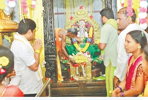 ಹಿತ್ತಲ ಗ್ರಾಮದಲ್ಲಿ ಶ್ರೀಬನಶಂಕರಿ ದೇವಿ ದರ್ಶನ ಪಡೆದ ಸಂಸದ ಬಿ.ವೈ.ರಾಘವೇಂದ್ರ. 