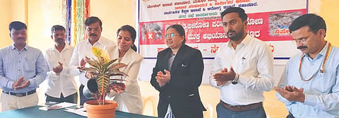 ಯಾದಗಿರಿಯಲ್ಲಿ ಬುಧವಾರ ಕರೆದಿದ್ದ ಸಭೆಯಲ್ಲಿ ರಾಜ್ಯ ಮದ್ಯಪಾನ ಸಂಯಮ ಮಂಡಳಿ ಅಧ್ಯಕ್ಷ ಶರಣಪ್ಪ ಸಲಾದಪುರ ಮಾತನಾಡಿದರು. ಅಪರ ಜಿ¯್ಲÁಽಕಾರಿ ರಮೇಶ್ ಕೋಲಾರ ಕಾರ್ಯದರ್ಶಿ ಮಹೇಶ್, ಅಬಕಾರಿ ಡಿಸಿ ಶಾರದಾ ಕೋಲ್ಕಾರ ಇತರರಿದ್ದರು.