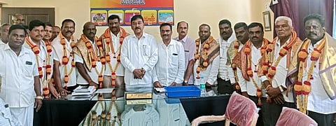 ಟಿಎಪಿಸಿಎಂಎಸ್‌ಗೆ ಅವಿರೋಧವಾಗಿ ಆಯ್ಕೆಯಾದ ನಿರ್ದೇಶಕರನ್ನು ಯಳಂದೂರು ಪಟ್ಟಣದಲ್ಲಿ ಶಾಸಕ ಎ.ಆರ್.ಕೃಷ್ಣಮೂರ್ತಿ ಸನ್ಮಾನಿಸಿದರು. 