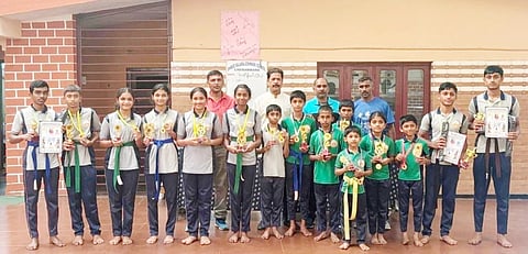 ಕರಾಟೆ ಪರೀಕ್ಷೆಯಲ್ಲಿ ಚೇರಂಬಾಣೆಯ ಶ್ರೀ ರಾಜರಾಜೇಶ್ವರಿ ಶಾಲೆ ವಿದ್ಯಾರ್ಥಿಗಳು ಸಾಧನೆ ಮಾಡಿರುವುದು.