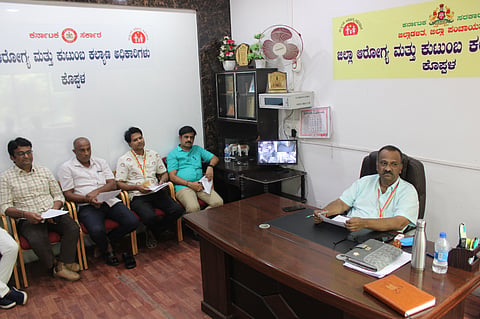 ಕೊಪ್ಪಳದಲ್ಲಿ ಶುಕ್ರವಾರ ಡಿಎಚ್​ಒ ಡಾ.ಟಿ.ಲಿಂಗರಾಜು ಅಧ್ಯಕ್ಷತೆಯಲ್ಲಿ ಜಿಲ್ಲಾ ತಪಾಸಣಾ ಮತ್ತು ಮೇಲ್ವಿಚಾರಣಾ ಸಮಿತಿ ಜಿಲ್ಲಾ ಸಲಹಾ ಸಮಿತಿ ಸಭೆ ನಡೆಯಿತು. ಡಾ.ಎಂ.ಎಚ್​.ರವೀಂದ್ರನಾಥ್​, ಸದಸ್ಯ ಕಾರ್ಯದರ್ಶಿ ಡಾ. ದಯಾನಂದಸ್ವಾಮಿ, ಪಿಸಿಪಿಎನ್​ಡಿಟಿ ಕಾರ್ಯಕ್ರಮದ ಸಲಹಾ ಸಮಿತಿಯ ಅಧ್ಯಕ್ಷ ಡಾ.ಕೆ.ಎಚ್​.ತೊಗರಿ ಇದ್ದರು. 