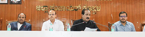 ಕೊಪ್ಪಳದಲ್ಲಿ ವಿವಿಧ ಇಲಾಖೆ ಅಧಿಕಾರಿಗಳೊಂದಿಗೆ ನಡೆದ ಸಭೆಯಲ್ಲಿ ರಾಜ್ಯ ಆಹಾರ ಆಯೋಗದ ಅಧ್ಯಕ್ಷ ಡಾ. ಎಚ್​.ಕೃಷ್ಣ ಮಾತನಾಡಿದರು. ಡಿಸಿ ಡಾ. ಸುರೇಶ ಬಿ. ಇಟ್ನಾಳ, ಜಿಪಂ ಸಿಇಓ ವರ್ಣಿತ್​ ನೇಗಿ, ಆಯೋಗದ ಸದಸ್ಯರಾದ ವಿಜಯಲಕ್ಷಿ$್ಮ, ಮಾರುತಿ ಎಂ. ದೊಡ್ಡಲಿಂಗಣ್ಣವರ ಇದ್ದರು