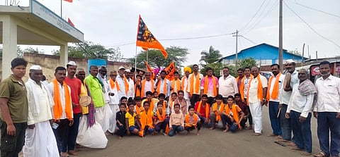 ಅರಟಾಳ ಗ್ರಾಮದಲ್ಲಿ ಶುಕ್ರವಾರ ಹನುಮಾನ ದೇವರ ಪಲ್ಲಕ್ಕಿ ಉತ್ಸವ ಜರುಗಿತು. ಶಿವಪ್ಪ ಹಟ್ಟಿ, ರಾಮಪ್ಪ ಪೂಜಾರಿ, ಅರುಣ ಜಂಬಗಿ, ದುಂಡಪ್ಪ ಶಿರಹಟ್ಟಿ ಇತರರಿದ್ದರು.