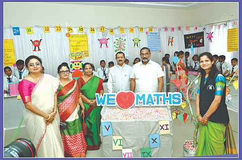 ಬೋರಗಾಂವ ಪಟ್ಟಣದ ಆರ್.ಎ.ಪಾಟೀಲ ಪಬ್ಲಿಕ್ ಸ್ಕೂಲ್‌ನಲ್ಲಿ ಹಮ್ಮಿಕೊಂಡಿದ್ದ ವಿಜ್ಞಾನ ಮತ್ತು ಕಲಾ ಪ್ರದರ್ಶನಕ್ಕೆ ಉತ್ತಮ ಪಾಟೀಲ ಚಾಲನೆ ನೀಡಿದರು. ಬಿ.ಎ.ಪೂಜಾರಿ, ಮೀನಾಕ್ಷಿ ಪಾಟೀಲ, ವಿನಯಶ್ರೀ ಪಾಟೀಲ ಇತರರಿದ್ದರು.