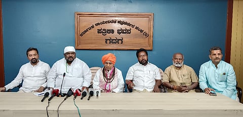   ಉಚಿತ ಸಾಮೂಹಿಕ ವಿವಾಹ ಕುರಿತು ಕಲ್ಲಯ್ಯಜ್ಜನವರು ಸುದ್ದಿಗೋಷ್ಠೀ ನಡೆಸಿದರು. ಪೀರಸಾಬ್​ ಕೌತಾಳ, ಪಿ.ಸಿ.ಹಿರೇಮಠ, ಆನಂದ ಸಾಲಿಗ್ರಾಮ, ಮಂಜುನಾಥ ಮುಳಗುಂದ, ವಿನೋದ ಶಿದ್ಲಿಂಗ ಸೇರಿದಂತೆ ಮುಂತಾದವರು ಇದ್ದರು.