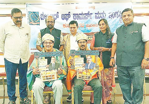 ಚೇಂಬರ್ ವಾರ್ಷಿಕ ಮಹಾಸಭೆಯಲ್ಲಿ ಸನ್ಮಾನಿತರಾದ ಬಿ. ಆರ್. ನಾಗೇಂದ್ರ ಪ್ರಸಾದ್ ಮತ್ತು ಕೆ. ಎಸ್. ವೆಂಕಟರಮಣ ರಾವ್.