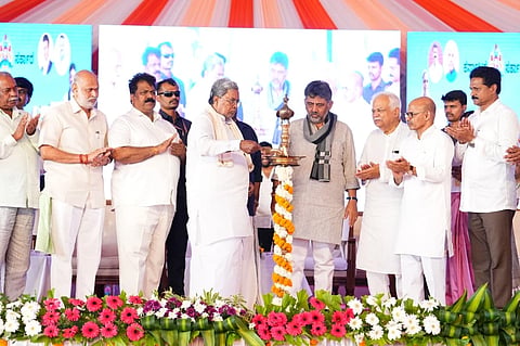 ಕಾರವಾರದ ಕ್ರಿಮ್ಸ್‌ ಆಸ್ಪತ್ರೆ ಕಟ್ಡಡ ಉದ್ಘಾಟನಾ ಕಾರ್ಯಕ್ರಮದಲ್ಲಿ ಡಿಸಿಎಂ ಡಿ.ಕೆ.ಶಿವಕುಮಾರ್‌ ಪಾಲ್ಗೊಂಡರು. 