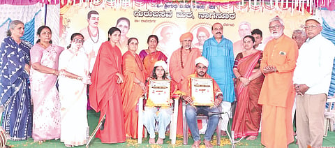 ನಾಗನೂರ ಬಸವಾಶ್ರಮದಲ್ಲಿ ಬಸವರಾಜ ಗೌಡರ, ಲಕ್ಷಿ$್ಮ ರಡರಟ್ಟಿ ಅವರನ್ನು ಸನ್ಮಾನಿಸಲಾಯಿತು. ಶಾಸಕ ಅಶೋಕ ಪಟ್ಟಣ, ಗುರುಮಹಾಂತ ಸ್ವಾಮೀಜಿ, ಬಸವಪ್ರಕಾಶ ಸ್ವಾಮೀಜಿ, ಬಸವಾಶ್ರಮದ ಬಸವಗೀತಾ ತಾಯಿ, ನೀಲಲೋಚನಾ ತಾಯಿ, ಲಕ್ಷಿ$್ಮ ಆರಿಬೆಂಚಿ, ರವಿ ಯಡಹಳ್ಳಿ ಇತರರಿದ್ದರು.