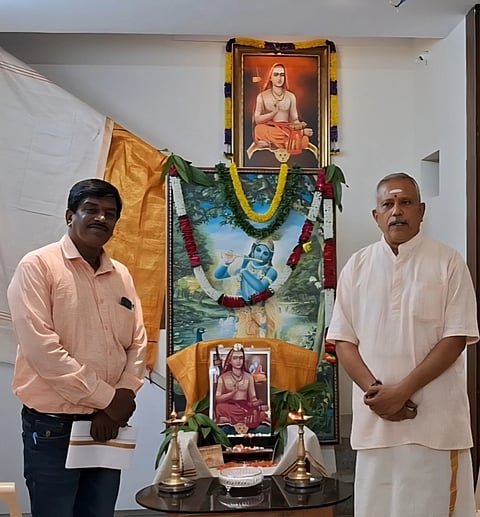  ಚಾಮರಾಜನಗರದ ನಗರದ ಜೈಹಿಂದ್ ಕಟ್ಟೆಯ ಋಗ್ವೇದಿ ಕುಟೀರದಲ್ಲಿ ಇತ್ತೀಚೆಗೆ  ಶಂಕರಾಚಾರ್ಯ ಜಯಂತಿ ಕಾರ್ಯಕ್ರಮ ನಡೆಯಿತು. ಸುರೇಶ್ ಋಗ್ವೇದಿ, ಸುಧೀಂದ್ರ ಇತರರು ಹಾಜರಿದ್ದರು.