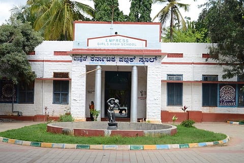 ಶಾಲೆ ಭೂಮಿ ಒತ್ತುವರಿಯಾಗಿರುವ ತುಮಕೂರು ಹೃದಯಭಾಗದಲ್ಲಿರುವ ಎಂಪ್ರೆಸ್​ ಸರ್ಕಾರಿ ಶಾಲೆ.               