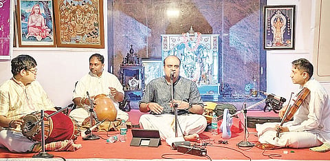 ಅರಕಲಗೂಡು ತಾಲೂಕಿನ ರುದ್ರಪಟ್ಟಣದಲ್ಲಿ ಆಯೋಜಿಸಿದ್ದ 23ನೇ ಸಂಗೀತೋತ್ಸವದಲ್ಲಿ ವಿದ್ವಾನ್ ಎಸ್. ಗಣೇಶ್ ವಿಶ್ವನಾಥ ಅವರ ಗಾಯನ ಕಛೇರಿ ನಡೆಸಿಕೊಟ್ಟರು. ವಿದ್ವಾನ್ ಬಿ.ಕೆ. ರಘು ಪಿಟೀಲು, ವಿದ್ವಾನ್ ಫಣೀಂದ್ರ ಭಾಸ್ಕರ್ ಮೃದಂಗ, ವಿದ್ವಾನ್ ಬಿ.ಎಸ್. ರಂಘುನಂದನ್ ಘಟ ನುಡಿಸಿ ಸಾತ್ ನೀಡಿದರು.