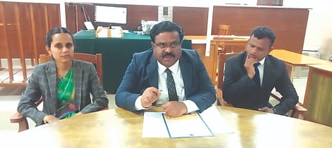 ಬೆಲಹೊಂಗಲದಲ್ಲಿ ರಾಷ್ಟ್ರೀಯ ಲೋಕ ಅದಾಲತ ಕುರಿತು ರವಿ ಚವ್ಹಾಣ ಮಾಹಿತಿ ನೀಡಿದರು. ರೋಹಿಣಿ ಬಸಾಪುರ, ಬಸವರಾಜ ನಾಯಕ ಇದ್ದರು.