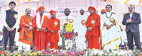 ಭಾಲ್ಕಿಯ ಬಿಕೆಐಟಿ ಆವರಣದಲ್ಲಿ ಸೋಮವಾರ ಹಮ್ಮಿಕೊಂಡಿದ್ದ ನಡೆದ ಡಾ.ಚನ್ನಬಸವ ಪಟ್ಟದ್ದೇವರ ೧೩೬ನೇ ಜಯಂತ್ಯುತ್ಸವ ಸಮಾರಂಭವನ್ನು ಪೂಜ್ಯರು ಉದ್ಘಾಟಿಸಿದರು. ಶ್ರೀ ಡಾ.ಬಸವಲಿಂಗ ಪಟ್ಟದ್ದೇವರು, ಶ್ರೀ ಗುರುಬಸವ ಪಟ್ಟದ್ದೇವರು, ಶ್ರೀ  ಬೆಲ್ದಾಳ ಸಿದ್ಧರಾಮ ಶರಣರು, ಶ್ರೀ  ಶಿವಾನಂದ ಸ್ವಾಮೀಜಿ, ಶ್ರೀ ರಾಜೇಶ್ವರ ಶಿವಾಚಾರ್ಯರು, ಶ್ರೀ ಡಾ.ರಾಜಶೇಖರ ಶಿವಾಚಾರ್ಯರು, ಸಚಿವ ಈಶ್ವರ ಖಂಡ್ರೆ, ಸಂಸದ ಸಾಗರ ಖಂಡ್ರೆ, ಅಂಕುಶ ಢೋಲೆ ಇತರರಿದ್ದರು.
