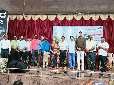  ಬ್ರಹ್ಮಾವರದಲ್ಲಿ ಹಲಸು ಮತ್ತು ಹಣ್ಣು ಮೇಳ ಕಾರ್ಯಕ್ರಮ ನಡೆಯಿತು. ಪ್ರಮುಖರಾದ ಸತೀಶ್ ಶೆಟ್ಟಿ, ಕಿಶೋರಿ ಶೆಟ್ಟಿ, ಸುಧೀರ್ ಕಾಮತ್, ಡಾ.ರೇವಣ್ಣ, ಬಿರ್ತಿ ರಾಜೇಶ್ ಶೆಟ್ಟಿ ಮತ್ತಿತರರಿದ್ದರು.