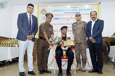 ಬೆಳಗಾವಿ ಲಿಂಗರಾಜ ಕಾಲೇಜಿನ ಸಮಾರಂಭದಲ್ಲಿ ಶುಕ್ರವಾರ  ಎನ್‌ಸಿಸಿ ಗ್ರೂಪ್ ಕಮಾಂಡರ್ ಕರ್ನಲ್ ಸಿ. ರಾಜಶೇಖರರನ್ನು ಸನ್ಮಾನಿಸಲಾಯಿತು. ಡಾ.ಎಚ್.ಎಸ್.ಮೇಲಿನಮನಿ, ಕರ್ನಲ್ ಸುನೀಲ ದಾಗರ, ಡಾ.ಮಹೇಶ ಗುರನಗೌಡರ, ಡಾ.ಸಿ.ರಾಮರಾವ್ ಇದ್ದರು. 