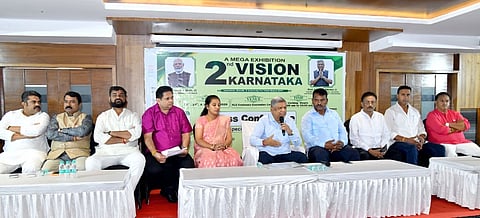 ಬೆಳಗಾವಿ ನಗರದಲ್ಲಿ ಸೋಮವಾರ ಸುದ್ದಿಗೋಷ್ಠಿಯಲ್ಲಿ ಸಂಸದ ಜಗದೀಶ ಶೆಟ್ಟರ ಮಾತನಾಡಿದರು, ಪ್ರೀತಿ ಕಾಮಕರ, ಹನುಮಂತ ಕೊಂಗಾಲಿ, ಸಂಜಯ ಪಾಟೀಲ, ಅನಿಲ ಬೆನಕೆ, ಸುಭಾಸ ಪಾಟೀಲ, ವನೀಶ ಗುಪ್ತಾ ಇತರರಿದ್ದರು.