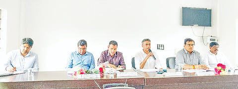  ಪೊನ್ನಂಪೇಟೆಯಲ್ಲಿ ನಡೆದ ಪ್ರಗತಿ ಪರಿಶೀಲನಾ ಸಭೆಯಲ್ಲಿ ಶಾಸಕ ಎ.ಎಸ್.ಪೊನ್ನಣ್ಣ, ಮೋಹನ್ ರಾಜ್, ಹೊನ್ನೇಗೌಡ, ಶೇಖರ್, ಪ್ರವೀಣ್ ಕುಮಾರ್, ಆನಂದ್ ಪ್ರಕಾಶ್ ಮೀನಾ, ನಿತಿನ್ ಚಕ್ಕಿ ಇದ್ದರು.