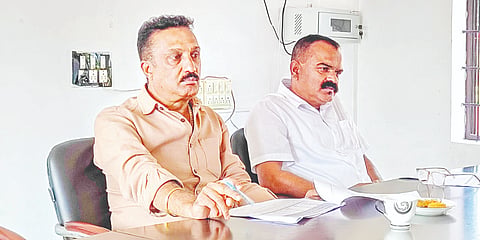 ವಿರಾಜಪೇಟೆ ತಾಲೂಕು ಪಂಚಾಯಿತಿಯ ಸಾಮರ್ಥ್ಯ ಸೌಧದಲ್ಲಿ ಆಯೋಜಿಸಿದ್ದ ಸಭೆಯಲ್ಲಿ ಪ್ರಶಾಂತ್, ಅಪ್ಪಣ್ಣ ಪಾಲ್ಗೊಂಡಿದ್ದರು.