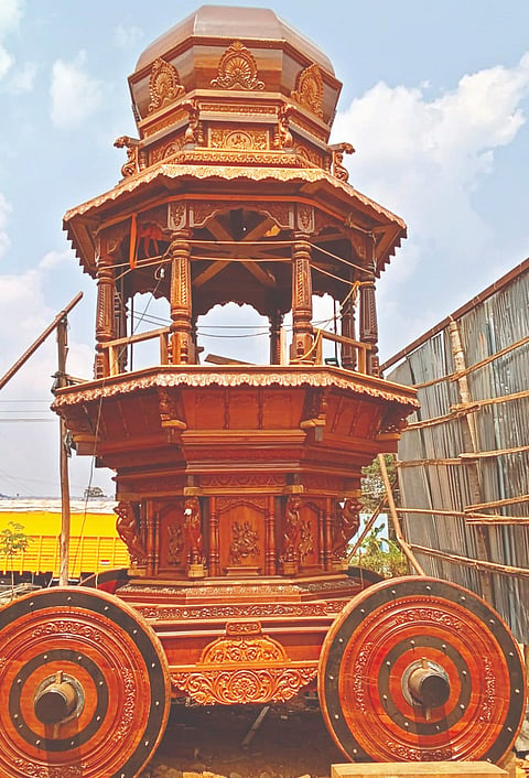 ಸೊರಬ ಪಟ್ಟಣದ ಶ್ರೀ ಲ$್ಮ ರಂಗನಾಥ ಸ್ವಾಮಿ ದೇಗುಲದ ಸಮರ್ಪಣೆಗೆ ಸಜ್ಜಾಗಿರುವ ನೂತನ ರಥ.  