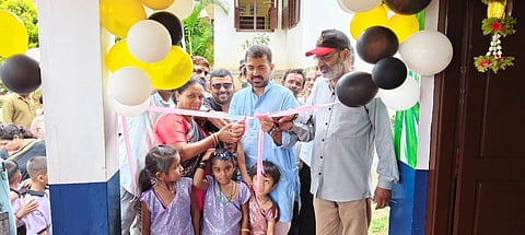 ಸುಂಟಿಕೊಪ್ಪ ಸಮೀಪದ ಗದ್ದೆಹಳ್ಳದ ಸರ್ಕಾರಿ ಪ್ರಾಥಮಿಕ ಶಾಲೆಯಲ್ಲಿ ಆಂಗ್ಲ  ಮಾಧ್ಯಮದ ಎಲ್‌ಕೆಜಿ ತರಗತಿಯನ್ನು ಶಾಸಕ ಡಾ.ಮಂತರ್‌ಗೌಡ ಉದ್ಘಾಟಿಸಿದರು. ಮೋಹನರಾಜ್, ಯಂಕನ ಗಿರೀಶ್, ವಿ.ಜಿ.ಲೋಕೇಶ್, ಎಚ್.ಯು.ರಫೀಕ್‌ಖಾನ್, ಪಿ.ಆರ್.ಸುಕುಮಾರ್ ಇದ್ದರು.