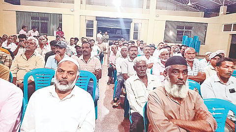 ನೆಲ್ಯಹುದಿಕೇರಿಯ ಜುಮ್ಮಾ ಮಸೀದಿ ನೇತೃತ್ವದಲ್ಲಿ ಮತದಾರರ ಪಟ್ಟಿಯ ವಿಶೇಷ ತೀವ್ರ ಪರಿಷ್ಕರಣೆ ಈ ಪ್ರಕ್ರಿಯೆಯಲ್ಲಿ ಮತದಾರರು ಕೈಗೊಳ್ಳಬೇಕಾದ ಕ್ರಮಗಳ ಕುರಿತು ಮಾಹಿತಿ ಕಾರ್ಯಾಗಾರದಲ್ಲಿ ಪಾಲ್ಗೊಂಡಿದ್ದ ಸಾರ್ವಜನಿಕರು.