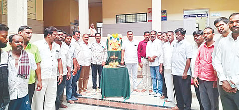ಚನ್ನರಾಯಪಟ್ಟಣದಲ್ಲಿ ಮಹರ್ಷಿ ಭಗೀರಥ ಜಯಂತಿ ಆಚರಣೆ ಕಾರ್ಯಕ್ರಮದಲ್ಲಿ ಭಗೀರಥರ ಭಾವಚಿತ್ರಕ್ಕೆ ಗಣ್ಯರು ಪುಷ್ಪನಮನ ಸಲ್ಲಿಸಿದರು. ಜಿ.ಎಸ್. ಶಂಕರಪ್ಪ, ಜನಾರ್ದನ್, ಸಿ.ಆರ್.ಸುರೇಶ್,  ಲೋಕಿ, ಸಿ.ಡಿ.ನಾಗೇಂದ್ರ, ಎಸ್.ಎಂ.ನವೀನ್ ಕುಮಾರ್ ಇದ್ದರು.