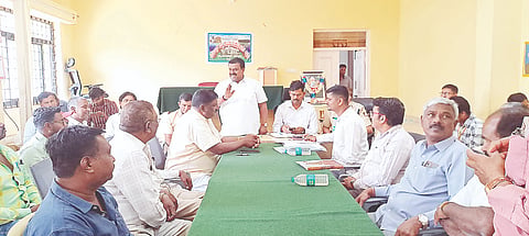ಚನ್ನರಾಯಪಟ್ಟಣದ ಮಿನಿ ವಿಧಾನಸೌಧದ ಸಭಾಂಗಣದಲ್ಲಿ ಡಾ.ಬಾಬು ಜಗಜೀವನರಾಂ ಹಾಗೂ ಅಂಬೇಡ್ಕರ್ ಜಯಂತಿ ಪೂರ್ವಭಾವಿ ಸಭೆಯಲ್ಲಿ ಶಾಸಕ ಸಿ.ಎನ್.ಬಾಲಕೃಷ್ಣ ಮಾತನಾಡಿದರು. ಜಿ.ಎಸ್.ಶಂಕರಪ್ಪ, ಸಿ.ಎನ್.ಮೋಹನ್, ಆರ್.ಯತೀಶ್ ಕುಮಾರ್ ಇದ್ದರು.