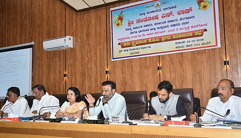 ಕೆಡಿಪಿ ಪ್ರಗತಿ ಪರಿಶೀಲನಾ ಸಭೆಯಲ್ಲಿ ಸಚಿವ ಸಂತೋಷ ಲಾಡ್​ ಮಾತನಾಡಿದರು.