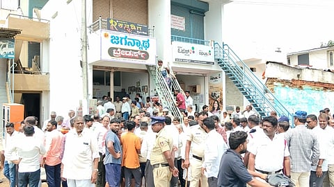 haveri, APMC, Illeagle, Shops, Bundh, 