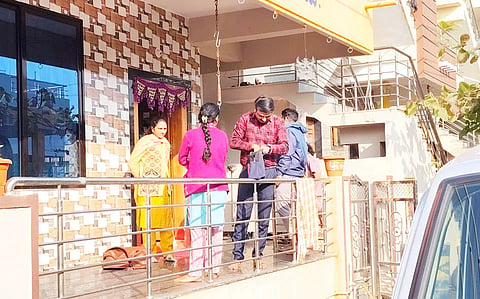 ನರಗುಂದ ರಾಣಿಚೆನ್ನಮ್ಮ ನಗರದಲ್ಲಿರುವ ಶ್ಯಾಮಸುಂದರ ಕಾಂಬಳೆ ನಿವಾಸ 