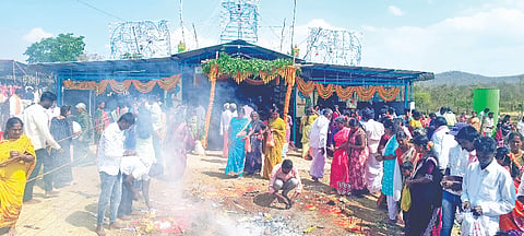ಸರಗೂರು ತಾಲೂಕು ಗದ್ದೆಹುಂಡಿ ಗ್ರಾಮದ ಕಾಡು ಶ್ರೀ ಮಹದೇಶ್ವರ ಸ್ವಾಮಿ ಜಾತ್ರಾ ಮಹೋತ್ಸವದ ಅಂಗವಾಗಿ ಕೊಂಡೋತ್ಸವ ವಿಜೃಂಭಣೆಯಿಂದ ನೆರವೇರಿತು.