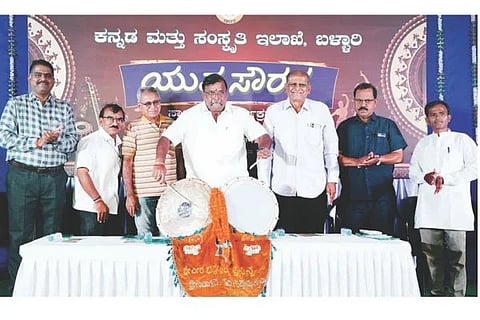 ಬಳ್ಳಾರಿ ಬಿಪಿಎಸ್‌ಸಿ ಸಭಾಂಗಣದಲ್ಲಿ ಆಯೋಜಿಸಿದ್ದ ಸಾಂಸ್ಕೃತಿಕ ಸೌರಭ ಕಾರ್ಯಕ್ರಮವನ್ನು ಮೇಯರ್ ಪಿ.ಗಾದೆಪ್ಪ ಉದ್ಘಾಟಿಸಿದರು. ಬಿಪಿಎಸ್‌ಸಿ ಶಾಲಾ ಆಡಳಿತ ಮಂಡಳಿ ಅಧ್ಯಕ್ಷ ಡಾ.ಎಸ್.ಜೆ.ವಿ.ಮಹಿಪಾಲ್, ಪತ್ರಕರ್ತ ಎಂ.ಅಹಿರಾಜ್, ಕನ್ನಡ ಮತ್ತು ಸಂಸ್ಕೃತಿ ಇಲಾಖೆ ಸಹಾಯಕ ನಿರ್ದೇಶಕ ಬಿ.ನಾಗರಾಜ, ಕಲಾವಿದರಾದ ಹುಲುಗಪ್ಪ, ದೊಡ್ಡಬಸಪ್ಪ, ಹುಸೇನ್ ಸಾಬ್ ಇದ್ದರು.