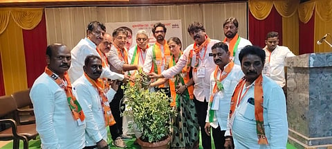 ಯಾದಗಿರಿಯಲ್ಲಿ ಸೋಮವಾರ ಬಿಜೆಪಿಯಿಂದ ಆಯೋಜಿಸಿದ್ದ ನಗರ ಮಂಡಲ ಪ್ರಶಿಣ ವರ್ಗವನ್ನು ಭಾಸ್ಕರರಾವ್​ ಉದ್ಘಾಟಿಸಿದರು. ಬಸವರಾಜ ವಿಭೂತಿಹಳ್ಳಿ, ರಾಜ್ಯ ಕಾರ್ಯಕಾರಿಣಿ ಸದಸ್ಯ ಮಹೇಶರಡ್ಡಿ ಮುದ್ನಾಳ್​, ಮಾಜಿ ಜಿಲ್ಲಾಧ್ಯ ಡಾ.ಶರಣಭೂಪಾಲರಡ್ಡಿ, ನಾಗರತ್ನ ಕುಪ್ಪಿ ಇತರರಿದ್ದರು.