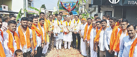 ಗಂಗಾವತಿ ಭಗೀರಥ ವೃತ್ತದಲ್ಲಿ ತಾಲೂಕು ಆಡಳಿತ ಮತ್ತು ಉಪ್ಪಾರ ಸಮಾಜದಿಂದ ಮಹರ್ಷಿ ಶ್ರೀ ಭಗೀರಥ ಜಯಂತಿ ಆಚರಿಸಲಾಯಿತು. ಮಾಜಿ ಶಾಸಕ ಪರಣ್ಣ ಮುನವಳ್ಳಿ, ಮಾಜಿ ಸಂಸದ ಎಸ್.ಶಿವರಾಮೇಗೌಡ, ಗ್ರೇಡ್ 2 ತಹಸೀಲ್ದಾರ್ ಮಹಾಂತಗೌಡ ಗೌಡರ್, ಉಪ್ಪಾರ ಸಮಾಜದ ಮುಖಂಡರಾದ ನಗರಸಭೆ ಮಾಜಿ ಸದಸ್ಯ ನೀಲಕಂಠಪ್ಪ ಕಟ್ಟಿಮನಿ, ಅಮರಜ್ಯೋತಿ ವೆಂಕಟೇಶ ಇತರರಿದ್ದರು.