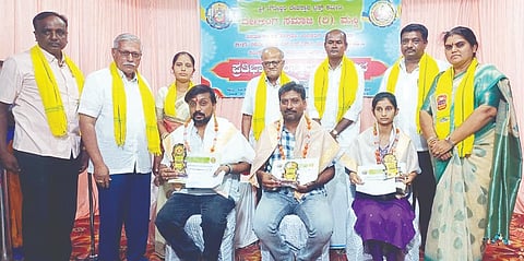 ಮಸ್ಕಿಯಲ್ಲಿ ದೇವಾಂಗ ಸಂಘದಿಂದ ಎಸ್ಸೆಸ್ಸೆಲ್ಸಿ ಹಾಗೂ ಪಿಯುಸಿ ಪ್ರತಿಭಾವಂತ ವಿದ್ಯಾರ್ಥಿಗಳನ್ನು ಸನ್ಮಾನಿಸಲಾಯಿತು. 