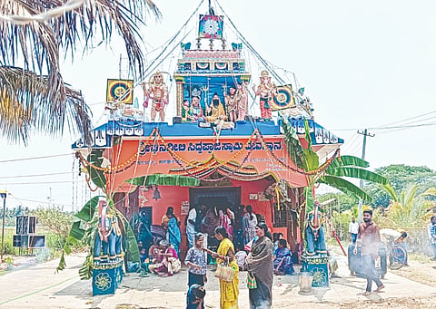 ಕಾಳಿಹುಂಡಿ ಗ್ರಾಮದ ಶ್ರೀ ಸಿದ್ದಪ್ಪಾಜಿ ದೇವಸ್ಥಾನದಲ್ಲಿ ಹದಿಮೂರನೇ ವರ್ಷದ ಕೊಂಡೋತ್ಸವ ಕಾರ್ಯಕ್ರಮ ನೆರವೇರಿತು.