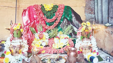 ದೊಡ್ಡಮ್ಮ ತಾಯಿ, ಚಿಕ್ಕಮ್ಮ ತಾಯಿ ದೇವಿಯ ವಾರ್ಷಿಕ ಮಹೋತ್ಸವ ಪ್ರಯುಕ್ತ ವಿಶೇಷ ಅಲಂಕಾರ ಪೂಜೆ ನೆರವೇರಿಸಲಾಯಿತು.