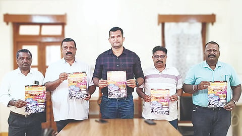 ರೋಮನ್ ಕ್ಯಾಥೋಲಿಕ್ ಅಸೋಸಿಯೇಷನ್ ವಿರಾಜಪೇಟೆ ಘಟಕ, ವಿರಾಜಪೇಟೆ ಸಂತ ಅನ್ನಮ್ಮ ದೇವಾಲಯದ ಸಹಯೋಗದೊಂದಿಗೆ ಏರ್ಪಡಿಸಿರುವ ಕ್ರಿಸ್ಮಸ್ ಗಾನ ತರಂಗ ಗಾಯನ ಸ್ಪರ್ಧೆಯ ಪೋಸ್ಟರ್ ಬಿಡುಗಡೆ ಮಾಡಲಾಯಿತು. ಆಂಟೋನಿ ರಾಬಿನ್, ಜೋಕಿಂ ರಾಡ್ರಿಗಸ್, ಸ್ಟಾಲಿನ್, ಅಂಥೋನಿ ಜೋಸೆಫ್ ಇದ್ದರು.